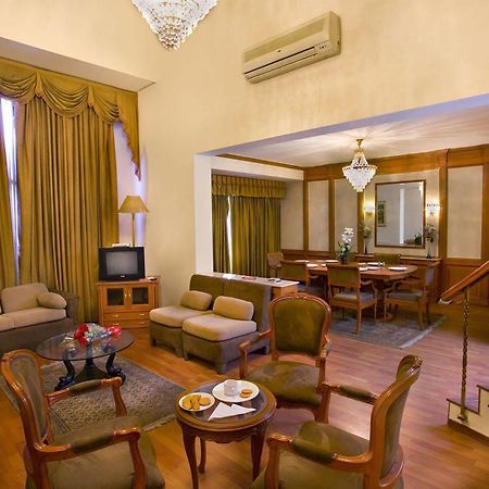 The Bmk Hotel Нью-Дели Экстерьер фото