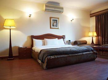 The Bmk Hotel Нью-Дели Экстерьер фото