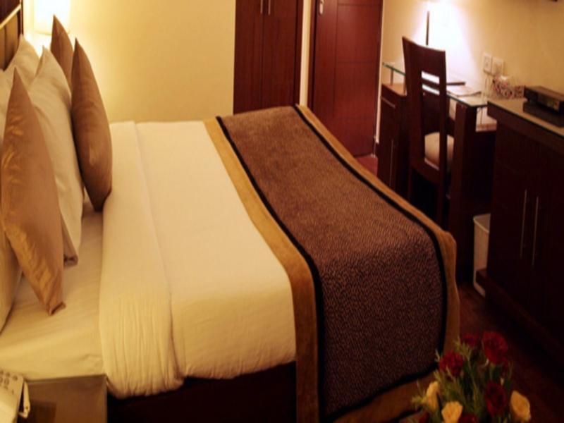 The Bmk Hotel Нью-Дели Экстерьер фото