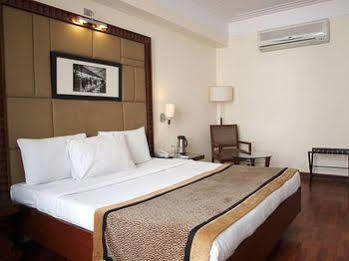 The Bmk Hotel Нью-Дели Экстерьер фото